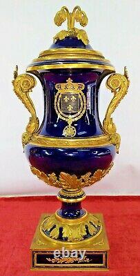 Large Urn In Sevres Porcelain Cobalt. Ormoulu. For House Of Bourbón. France. XIX