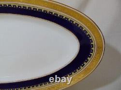 19e Plaque de jeu ovale en porcelaine de cobalt bleu et dorée, incrustée d'or, de Mintons, référence G 3950.