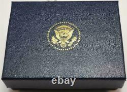 2020 Président Donald Trump White House Gift Gold Square Cobalt Cufflinks Signé