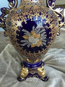 Antique 24kt Or Doré Vase Urn Poignées À Pied Cramoisi Foncé Cobalt Bleu Porcelaine