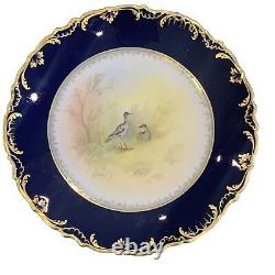 Assiette de collection B&C Limoges France en bleu cobalt, doré, peinte à la main avec des oiseaux, signée par l'artiste