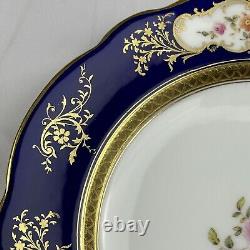 Assiette de dîner de cabinet avec médaille florale en or bleu cobalt Coalport en paire (2) - 10 pouces.