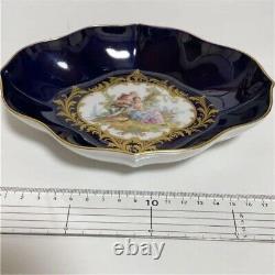Assiette ovale en porcelaine de Meissen, couleur bleu cobalt et or avec image de couple, 7.1 pouces.