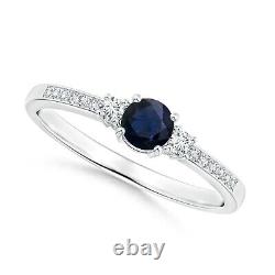 Bague de cadeau de la Saint-Valentin pour femme en or blanc 10K avec saphir bleu 0.4 carats