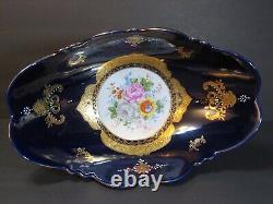 Bol/Pièce maîtresse sur socle de couleur bleu cobalt en verre trempé de grande taille, avec des motifs floraux dorés et des camées en parfait état.