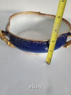 Bol à légumes couvert en porcelaine fine de Limoges bleu cobalt avec 3 poignées dorées D 8 1/4