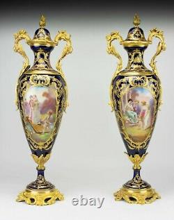Élégant 19c French Pair Sevres Porcelaine Gilt Vases De Bronze Signé