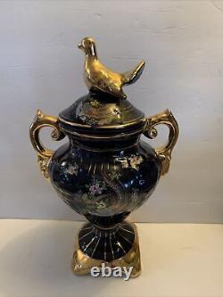 Faisans, paons, urne en céramique bleu cobalt et dorée avec poignées, vase floral vintage de 16 VTG