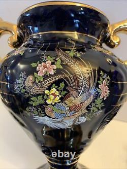 Faisans, paons, urne en céramique bleu cobalt et dorée avec poignées, vase floral vintage de 16 VTG