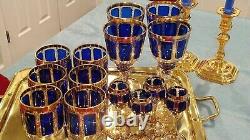 Lot de 14 verres à vin et à eau bohémiens en cobalt bleu et or de Moser Egermann