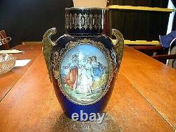 Magnifique Vase De Porcelaine De Cobalt De Vienne Antique Royal Avec Des Décorations Dorées Gilt