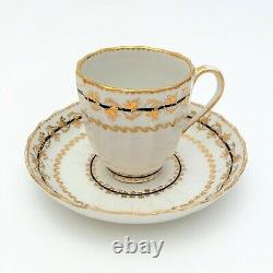 Paire De 1784-1806 Royal Crown Derby Tea Cups & Saucers Avec Cobalt & Vines Or