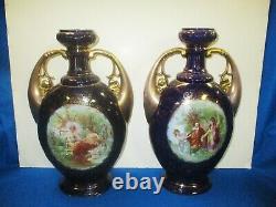 Paire De Grande Scenic Royal Vienna Cobalt & Vases D'or Urns