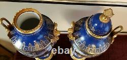 Paire Français Sèvres Style Porcelaine Covered Urns Cobalt Bleu Or Angel 26 Tall