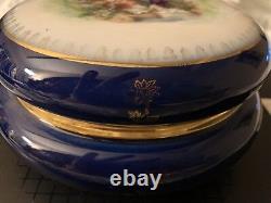 Porcelaine bleue cobalt peinte à la main avec bordure dorée, marque au dos.