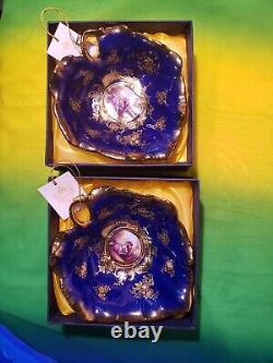 Porcelaine française fine de Limoges impériale. Bordée de 24 carats d'or / Plat en bleu cobalt.