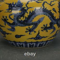 Pot en porcelaine bleue et blanche chinoise avec glaçure jaune Ming Xuande Dragon 10.8