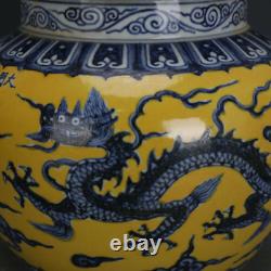 Pot en porcelaine bleue et blanche chinoise avec glaçure jaune Ming Xuande Dragon 10.8