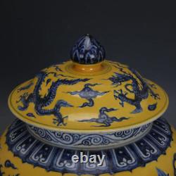 Pot en porcelaine bleue et blanche chinoise avec glaçure jaune Ming Xuande Dragon 10.8