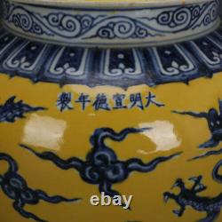 Pot en porcelaine bleue et blanche chinoise avec glaçure jaune Ming Xuande Dragon 10.8