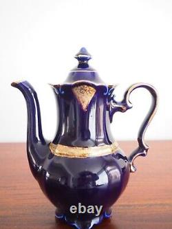 Service à thé en porcelaine du 19e siècle, bleu cobalt et or, avec décors rococo dorés.
