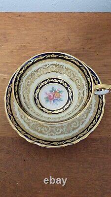 Stupéfiant Paragon Rose Rose/cobalt Bleu/heavy Gold/scrollwork Tea Cup & Saucer