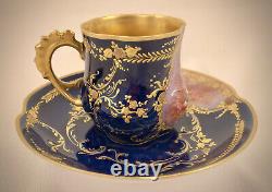 Tasse à café et soucoupe Limoges, peinte à la main avec des chérubins, bleu cobalt