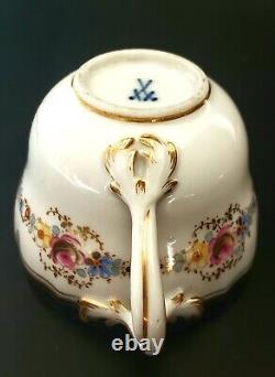 Tasse à thé demi-tasse ancienne Meissen avec soucoupe, bouquet de fleurs, bordure en or bleu cobalt