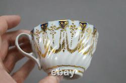Tasse à thé et soucoupe avec guirlandes en cobalt et or de Spode C. 1810-15 TEL QUEL