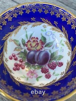 Tasse et soucoupe Paragon Rose, Prune, Baies, Bleu cobalt avec des ornements en or