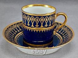 Tasse et soucoupe à café Sevres Cobalt Blue Gold Floral Medallion & Arch C. 1814-1823