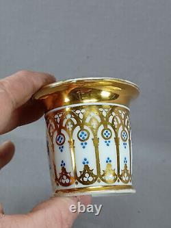 Tasse et soucoupe à l'ancienne de Paris peinte à la main en bleu cobalt et doré avec arche gothique par Marc Schoelcher