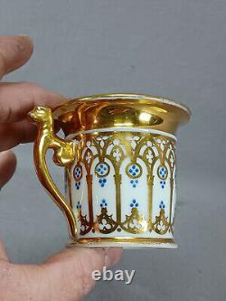 Tasse et soucoupe à voûte gothique en or et bleu cobalt peinte à la main de l'ancien Paris de Marc Schoelcher.