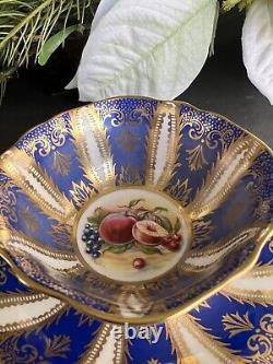 Tasse et soucoupe carrée Paragon Cobalt Blue Gold Her Majesty's Cup & Saucer Fruit Pattern Angleterre