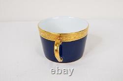 Tasse plate et soucoupe Raynaud Limoges Conde dorée avec incrustations en bleu cobalt