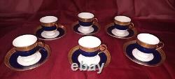 Tasses et soucoupes à déjeuner MINTONS, fondée en 1793 en Angleterre, 6 tasses en cobalt bleu et dorures incrustées.