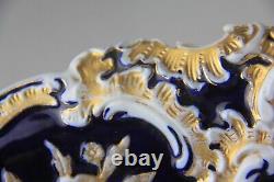 Translate this title in French: Antique Meissen Raised Mold Flower Cobalt Blue & Gold Large Dish Bowl 12

'Plat Creux et Large Antique de Meissen en Porcelaine avec Relief de Fleurs, Bleu Cobalt et Doré, 12 pouces'
