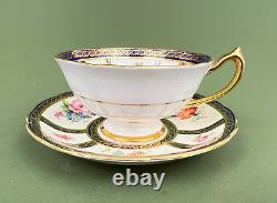 VTG Paragon sur rendez-vous 21130 Tasse à thé avec soucoupe en bleu cobalt et bordure dorée avec roses