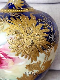 Vase à fleurs d'orchidées japonaises Nippon peint à la main, lourd, orné de perles dorées et bleu cobalt rare.