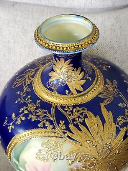 Vase à fleurs d'orchidées japonaises Nippon peint à la main, lourd, orné de perles dorées et bleu cobalt rare.