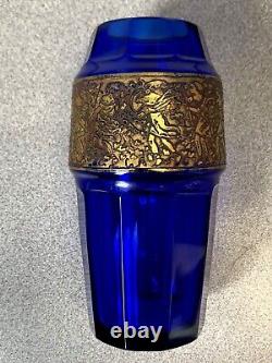 Vase ancien Moser en bleu cobalt avec frise de guerrier en or, hauteur de 4,75 pouces, signé.