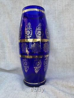 Vase en verre bleu cobalt avec dorures et motif floral