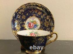 Vintage Toscan Bone Anglais Chine Cobalt Blue Et Gold Tea Cup Et Saucer